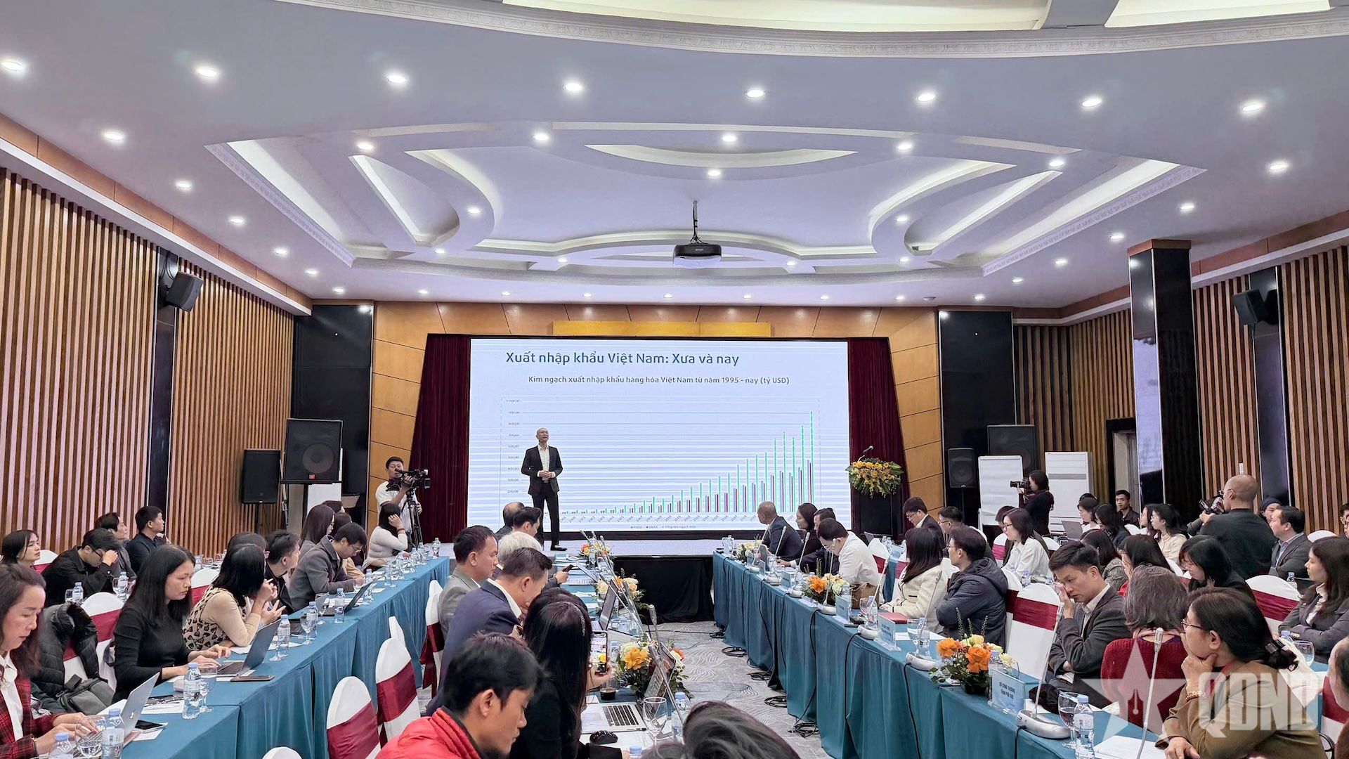 Xuất khẩu năm 2025 có thể cán đích trên 470 tỷ USD